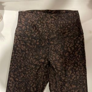 Lululemon - high rise align 28” Size 6 - Wild Thing Camo Brown Earth Multi